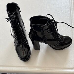 Fashion Nova Black boots women’s 10, 5 inch heel zip